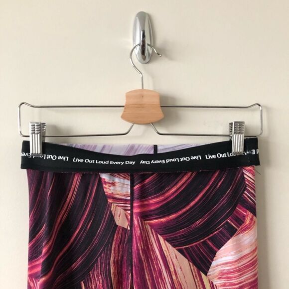 Lolë -Serria Abstract Cherry Blossom Print Legging - Picture 5 of 7